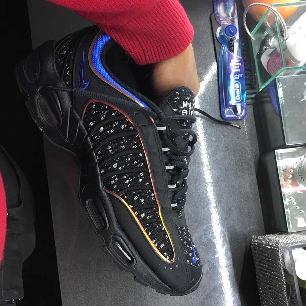 Supreme tailwind Nike’s Sz 11 ( fit like 10.5 )